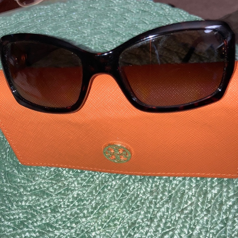TORY BURCH POLARIZED SUNGLASSES